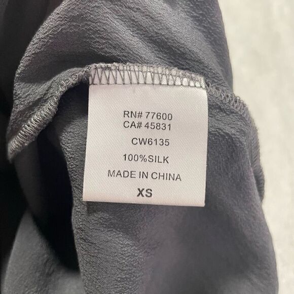 Chaser Women’s Gray 100% Silk Short Sleeve Top Size XS - Picture 9 of 9